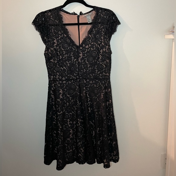 Dresses & Skirts - H&M lace dress